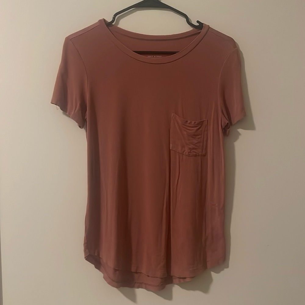 pink tee